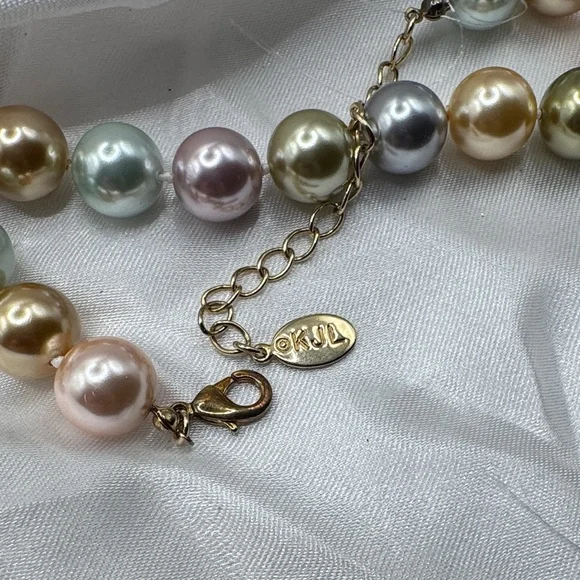 Kenneth Jay Lane KJL faux pastel pearl necklace - Picture 3 of 7